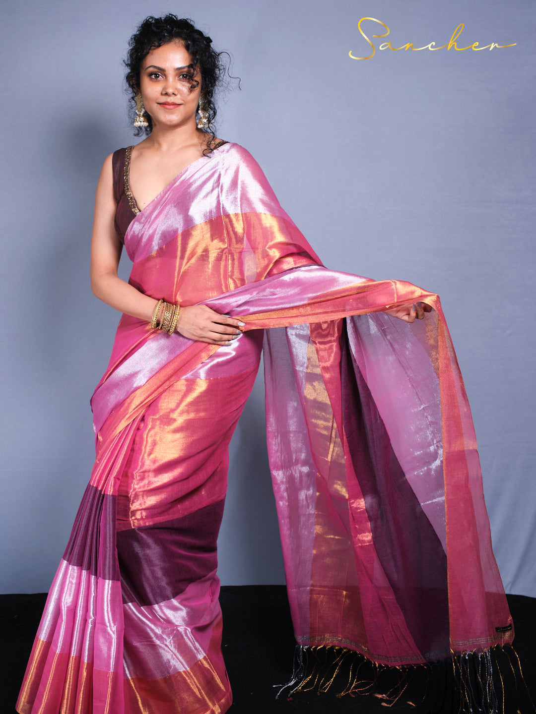 Full length portrait of Beautiful Blossom Breeze Mul Zari saree displayed in full length showing pink to purple color gradient and golden border