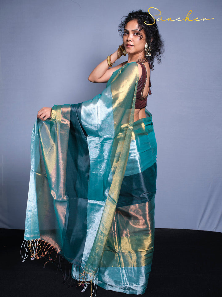 Traditional styling of mul zari saree with gold jewelry for ethnic party wear