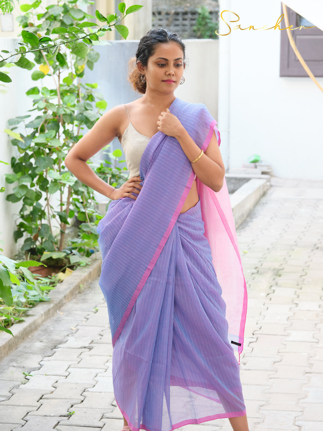 Full-length view of woman in lavender and pink mul cotton saree from saree boutique in Anna Nagar, ideal for professional office wear, demonstrating casual sarees for office available at best saree shops in Anna Nagar and online.