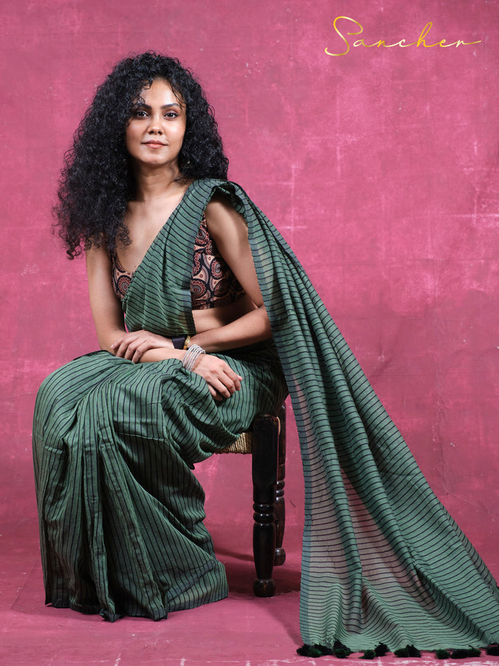 Chic lines Mulmul Cotton Saree