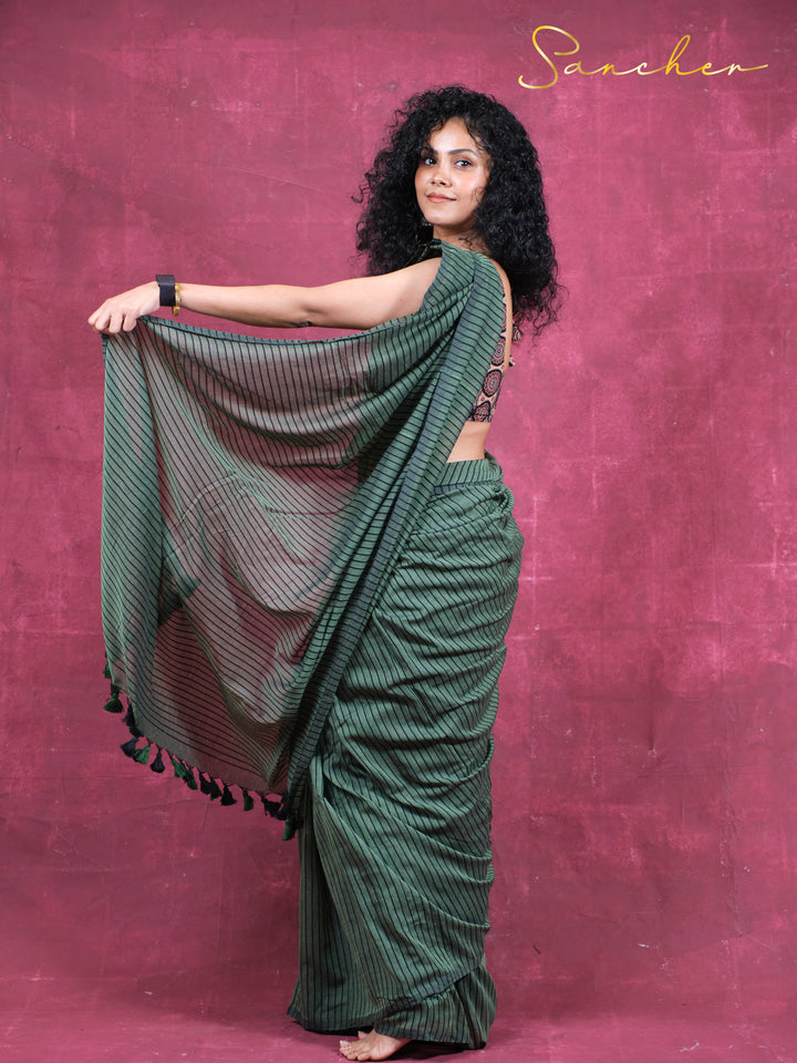 Chic lines Mulmul Cotton Saree
