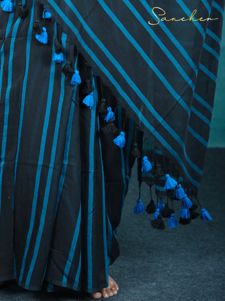 Onxy Symphony Mulmul Cotton Saree