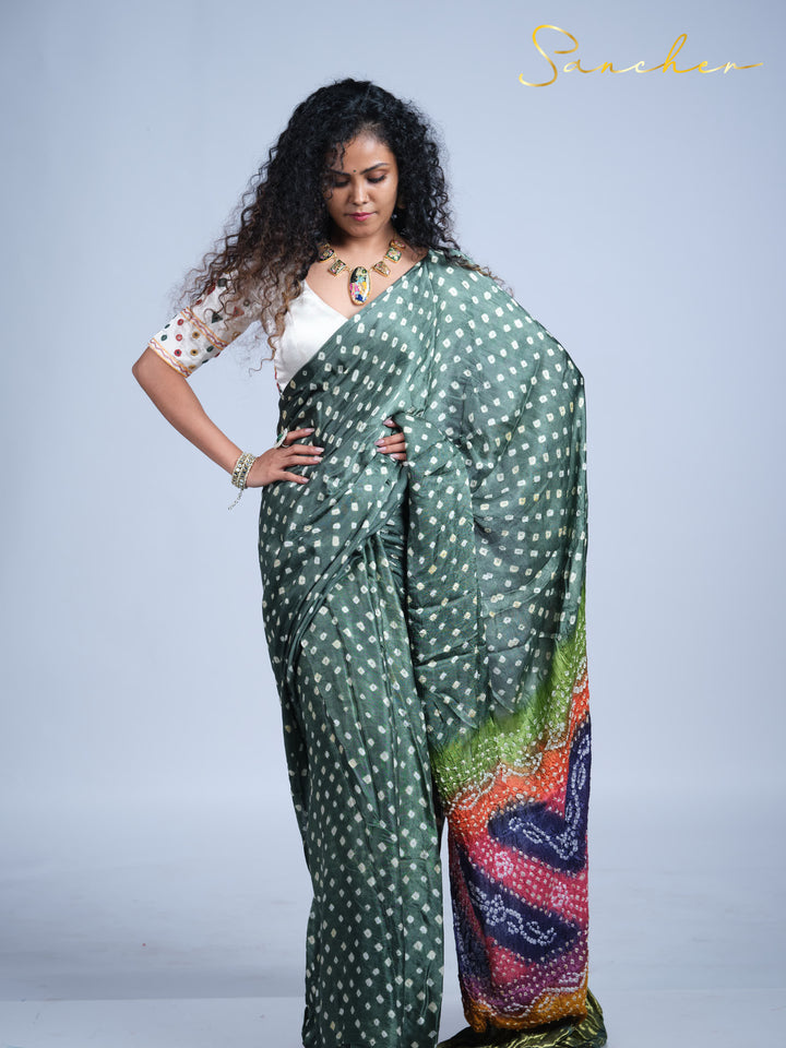 green bandhani saree with white blouse