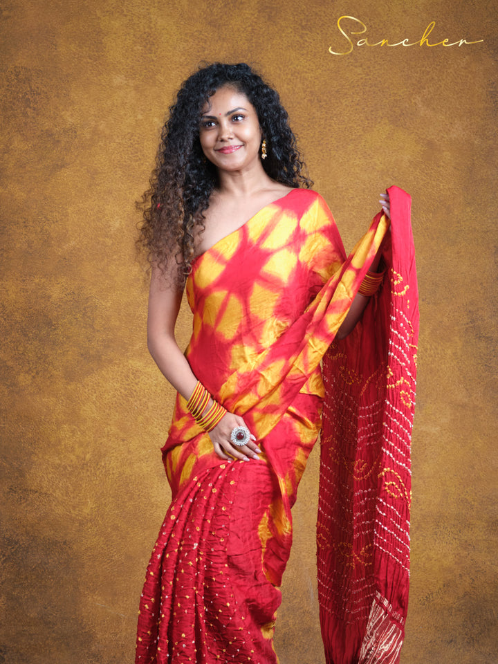 red bandhani saree