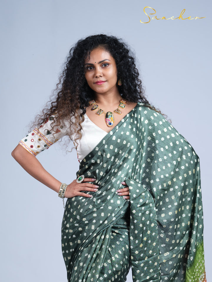 green bandhani saree with white blouse