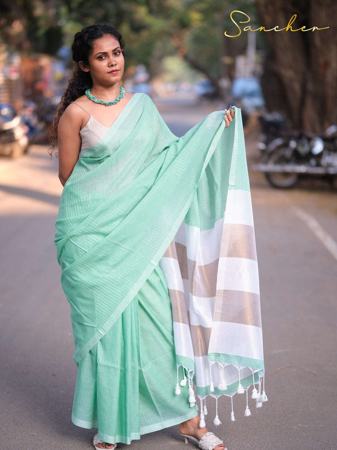 Mulmul Cotton Golden & Silver Pallu Saree