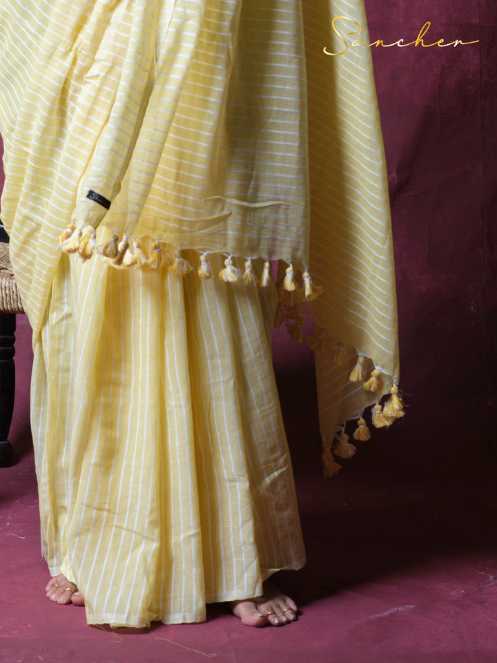 Poetry in parallel Mulmul Cotton Saree