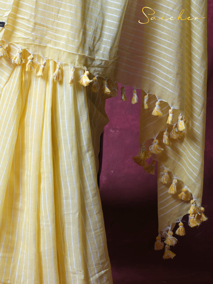 Poetry in parallel Mulmul Cotton Saree