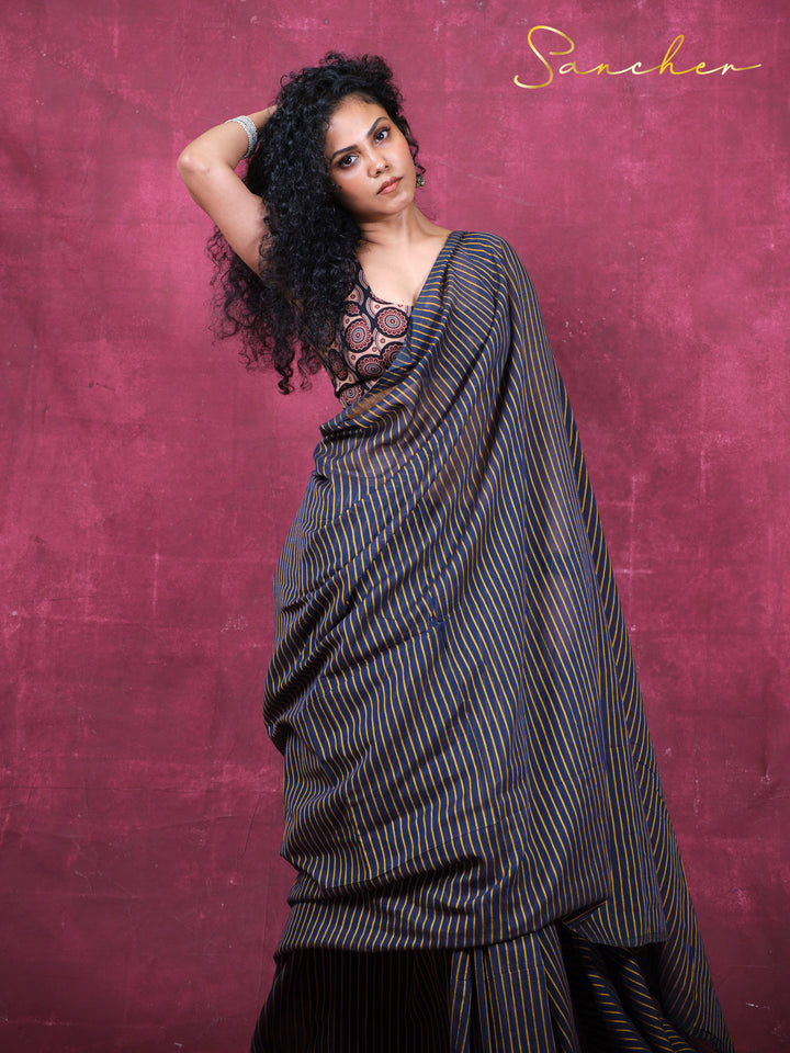 Vibe in lines Mulmul Cotton Saree