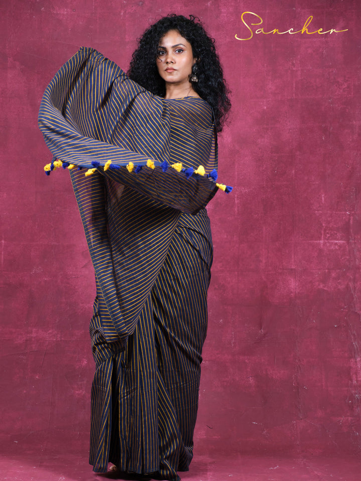 Vibe in lines Mulmul Cotton Saree